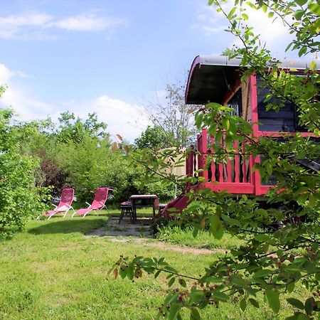 Gasthaus Les Roulottes Et Cabanes Du Livradois Cunlhat Exterior foto