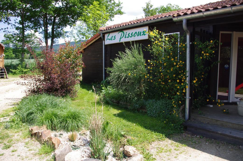 Gasthaus Les Roulottes Et Cabanes Du Livradois Cunlhat Exterior foto