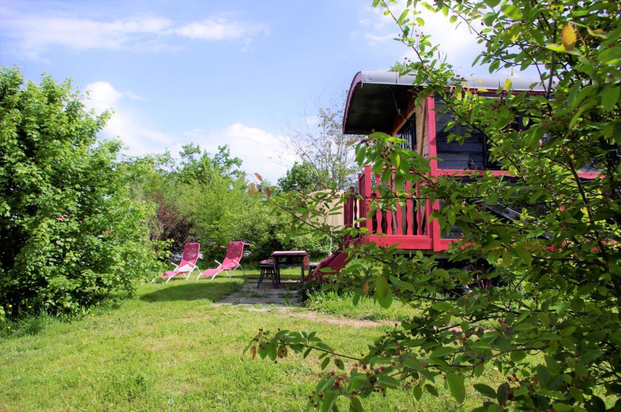 Gasthaus Les Roulottes Et Cabanes Du Livradois Cunlhat Exterior foto