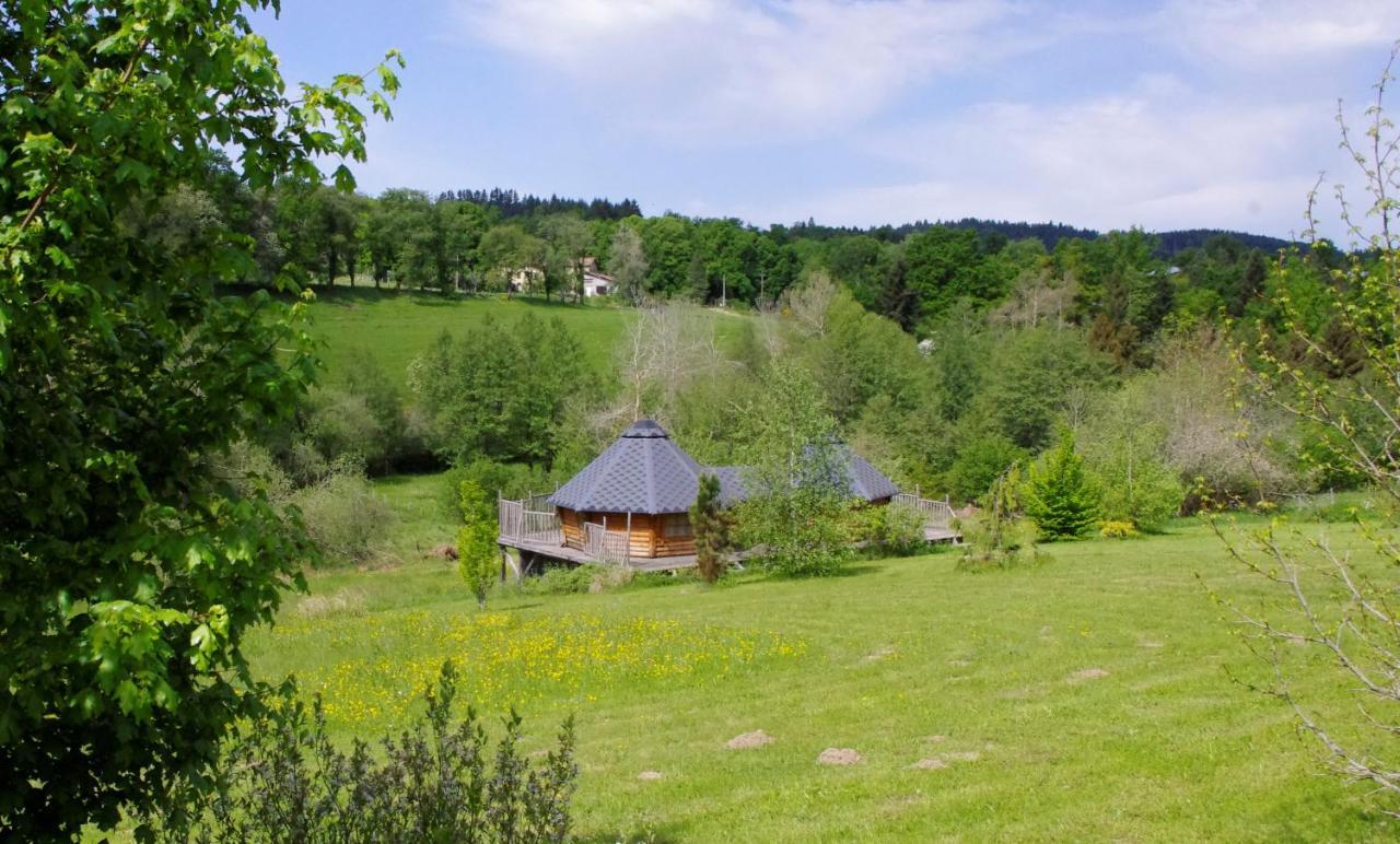 Gasthaus Les Roulottes Et Cabanes Du Livradois Cunlhat Exterior foto