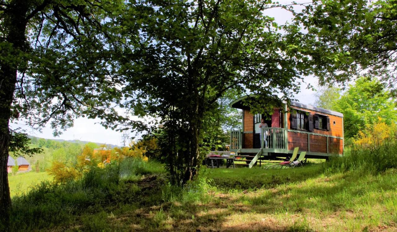 Gasthaus Les Roulottes Et Cabanes Du Livradois Cunlhat Exterior foto